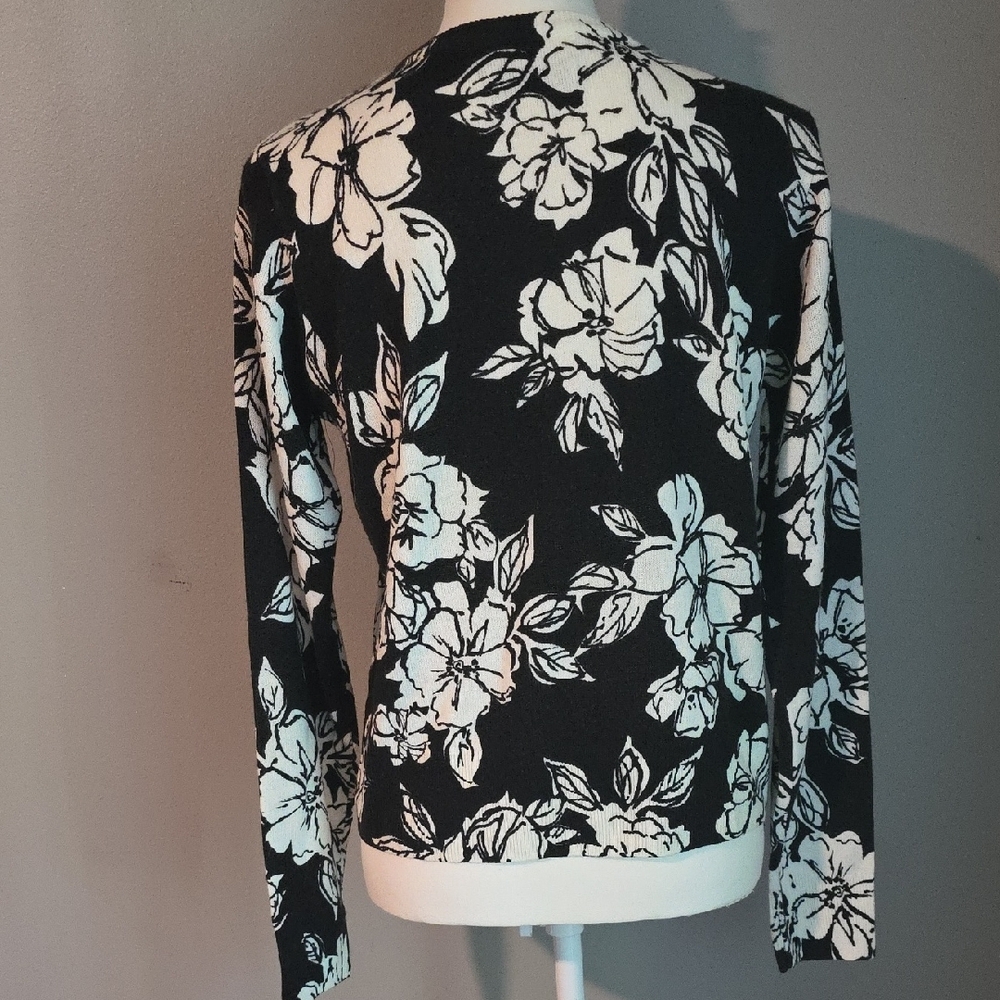 Croft & Barrow Floral Cardigan Sweater NWOT Size Small - Picture 2 of 4